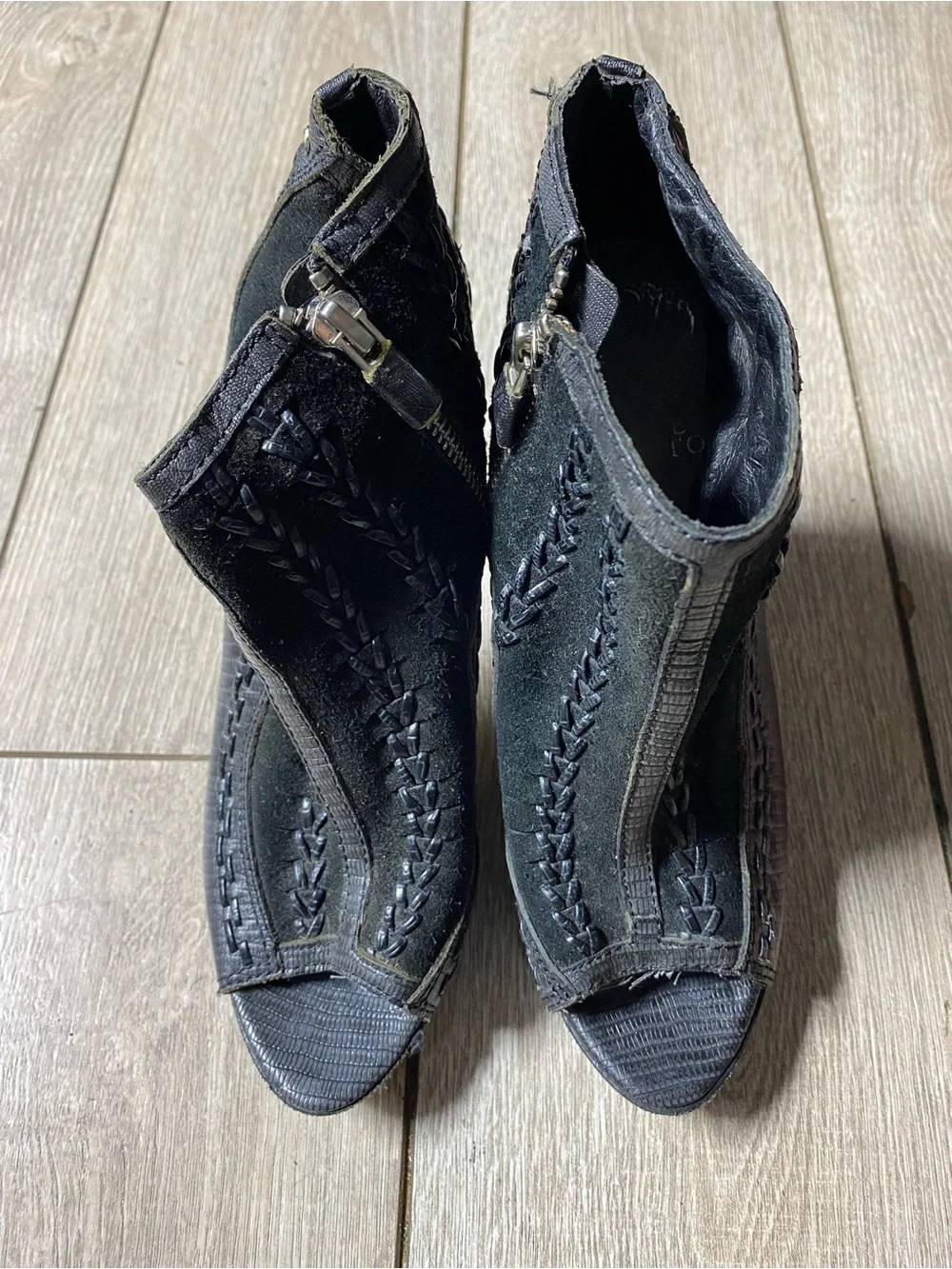 Vince Camuto Black Suede Peep Toe Whipstitch Zip Ankle Booties 6 1/2